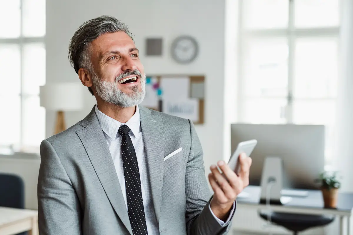 Mariusz Kowalski, założyciel Kierunek Wzrostu, w trakcie konsultacji z klientem.
